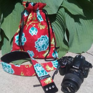 Web Chef Review: Capturing Couture Camera Tote & Camera Strap - kimberly-turner.com